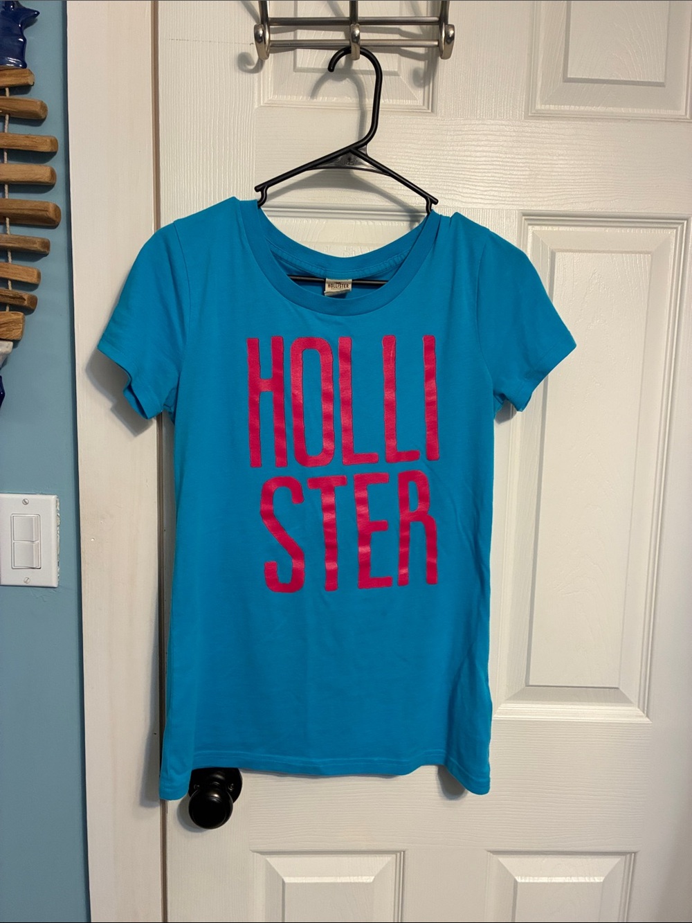 Hollister Turquoise Short Sleeve Tee with Pink Logo